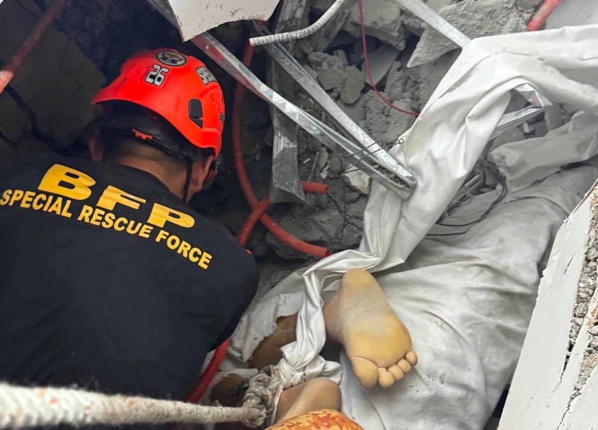 FOTO: Pencarian Korban Gedung Runtuh di Filipina Terus Berlangsung