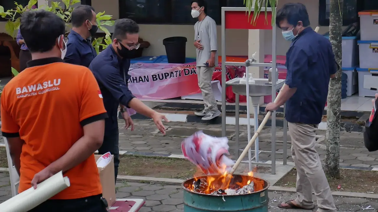 Komisi Pemilihan Umum Kabupaten Gunungkidul memusnahkan 3.562 lembar surat suara yang rusak dan tidak memenuhi standar.
