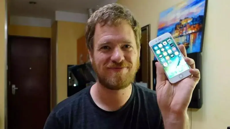 Canggih, Pria Ini Rakit iPhone 6s Sendiri 