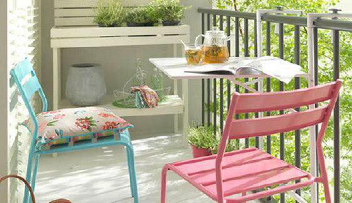 Ide Menempatkan Meja Kursi  di  Balkon Rumah  Agar Makin 