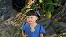 Kali ini keduanya juga terlihat menggemaskan dengan kebaya biru dengan aksen bordir dan lengan balon. [Foto: Instagram/ Ameena Halilintar]
