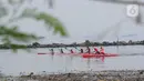 Atlet dayung DKI Jakarta melakukan sesi latihan rutin di Sungai Kanal Banjir Timur (KBT) Muara Marunda Kepu, Jakarta, Jumat (16/6/2023). (merdeka.com/imam buhori)