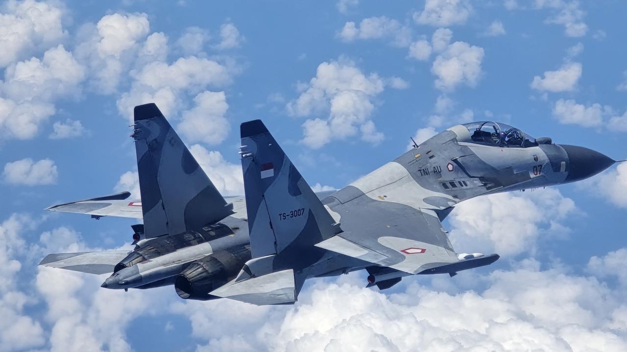 2 Pesawat Jet Tempur Sukhoi Amankan Gelaran Indonesia Afrika Forum Ke-2 di Bali