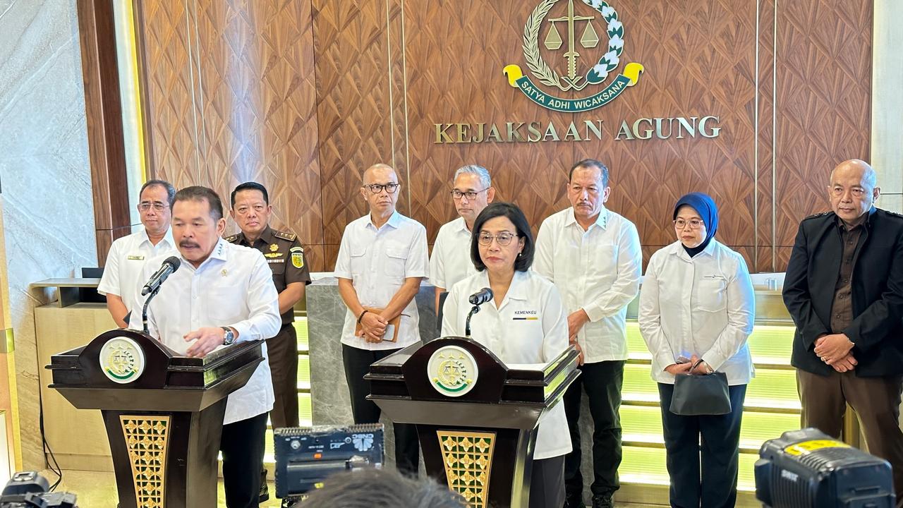 Menteri Keuangan (Menkeu) Sri Mulyani saat melaporkan kasus dugaan korupsi di lingkungan Lembaga Pembiayaan Ekspor Indonesia (LPEI) di Kejagung, Jakarta Selatan, Senin (18/3/2024).