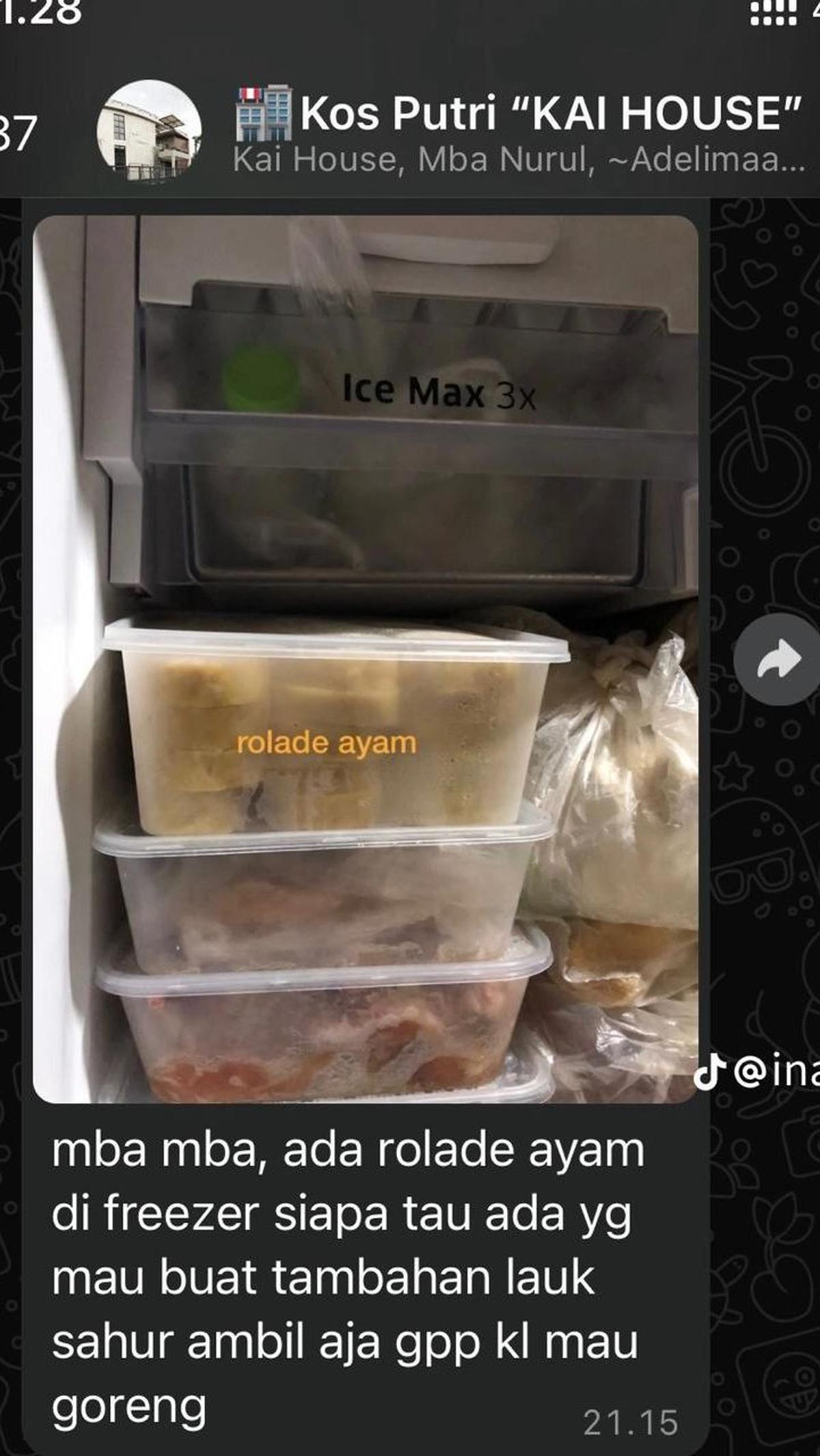Ada juga yang menawarkan makanan beku untuk yang menginginkannya. Ia bahkan mengambil foto dan menandai box makanan yang ia maksud. Ada juga yang berbagi buah-buahan dan jajanan lain.