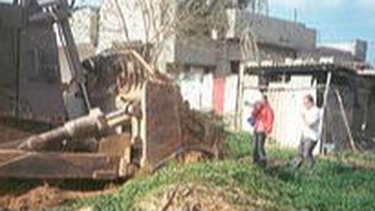 Dilansir dari laman wikipedia, para saksi mata mengatakan jika buldoser sengaja menabrak Corrie.