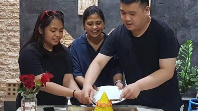 WNI  yang mengambil studi di Wuhan sebelum dievakuasi akibat Virus Corona COVID-19. Mereka adalah Yuliannova Chaniago, Gerard Ertandy, dan Eva Taibe. (Dokumentasi Yuliannova Chaniago)