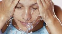 Mencuci wajah dengan air bersih ternyata bukanlah cara yang maksimal usir jerawat, terapkan bahan berikut ini efektif usir jerawat Anda