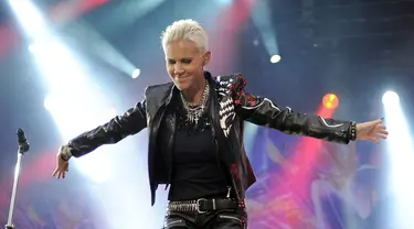 Penampilan vokalis grup band Roxette Marie Fredriksson saat konser di Berlin, Jerman, 11 Juni 2011. Marie Fredriksson meninggal dunia pada 9 Desember 2019. (Britta Pedersen/dpa/AFP)