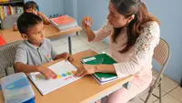 9 Tips Mengajar Anak Berkebutuhan Khusus dari Tenaga Pendidik, Maksimalkan Potensi