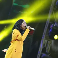 Hamil anak pertama tak membuat Rinni Wulandari mengurangi aktivitasnya, Rinni tetap terlihat enerjik di atas panggung. Menurut sang suami, Jevin Julian, hingga kini Rinni belum pilih-pilih soal kerjaan. (Bambang E.Ros/Bintang.com)