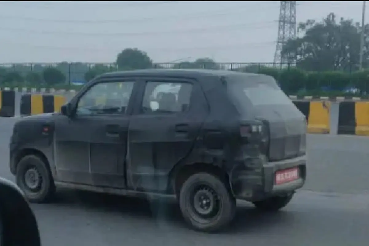 Sebuah mobil milik Suzuki kepergok sedang melakukan uji jalan di India baru-baru ini. Menyasar segmen crossover, Suzuki S-Presso dikabarkan siap meluncur dalam waktu dekat.