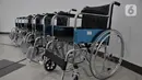 Deretan kursi roda terlihat di Rumah Sakit Darurat Penanganan COVID-19 di Wisma Atlet, Kemayoran, Jakarta, Minggu (22/3/2019). RS Darurat Penanganan COVID-19 menyediakan dua  tower yang siap digunakan sebagai lokasi penanganan pasien COVID-19. (merdeka.com/Iqbal S. Nugroho)