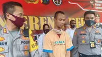Rayuan Gembel Bapak Tiri Pemuja Nafsu Berahi di Tuban