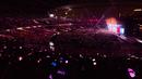 Sebanyak 140 pengunjung yang hadir, berbaur antara masyarakat dengan para selebritas Tanah Air yang juga ikut menonton konser Blackpink. ribu ditutupi warna pink di hari pertama, dan kedua. (FOTO: YG Entertainment )