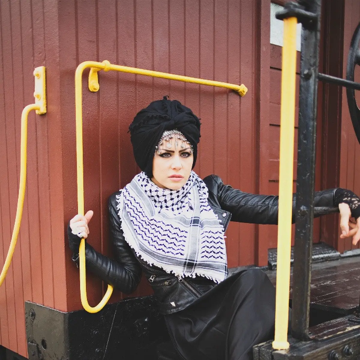 12 Ide Style Hijab SWAG Cocok Untuk Kamu Yang Santai Aktif Photo Fimela