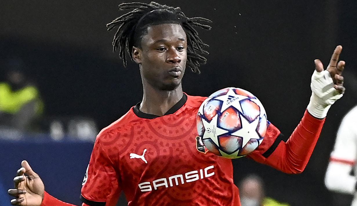 Eduardo Camavinga memiliki nilai banderol sebesar 55 juta euro. Pemain yang masih berumur 28 tahun tersebut mungkin bisa bernasib pergi dengan status bebas transfer kala Rennes tak memperpanjang kontraknya pada tahun 2022. (Foto: AFP/Damien Meyer)