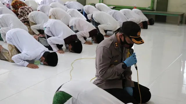 179 santri di Pondok Pesantren Nurul Hidayah, Kebumen dinyatakan sembuh Covid-19. (Foto: Liputan6.com/Humas Polres Kebumen)