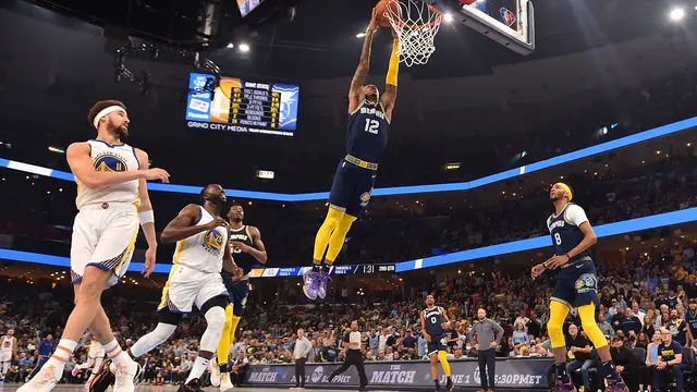 Aksi Ja Morant saat Grizzlies melawan Warriors di play-off NBA