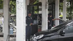 Suasana perumahan Basuki Tjahaja Purnama atau Ahok  di kawasan Pantai Mutiara, Pluit, Jakarta Utara, Kamis (24/1). Tidak ada tanda-tanda yang menunjukkan akan kedatangan Ahok ke kediamannya di perumahan tersebut. (Liputan6.com/Faizal Fanani)