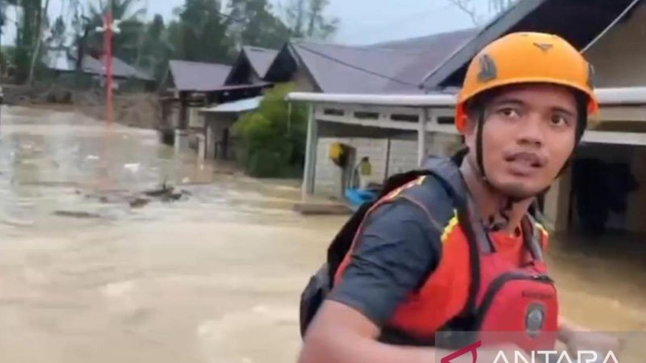 SAR Padang Sigap Evakuasi Ratusan Warga Terdampak Banjir di Kota Padang