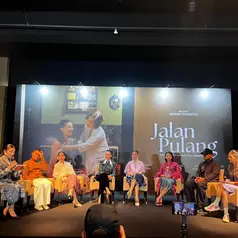 Film pendek Jalan Pulang resmi diluncurkan oleh Bakti Budaya Djarum Foundation sebagai bagian dari peringatan Hari Kebaya Nasional di Cinema XXI Plaza Indonesia, 22 Juli 2026. (Liputan6.com/Alfareza Ramadhani)
