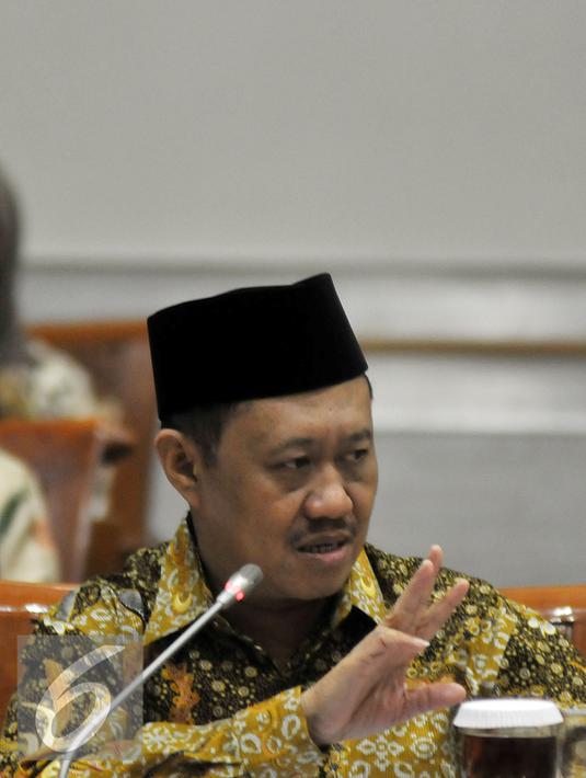 Ekspresi Aidul Fitriciada saat menjelaskan dalam rapat konsultasi dengan Komisi III di Jakarta, Rabu (2/3). Rapat membahas Pengawasan dan Legislasi antara lembaga Hukum di Pemerintahan Kususnya KY dengan MA. (Liputan6.com/Johan Tallo)