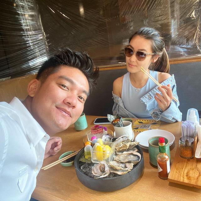 Ungkap Belum Siap Nikah, Ini 6 Unggahan Boy William Bareng Karen Vendela di Tahun 2021