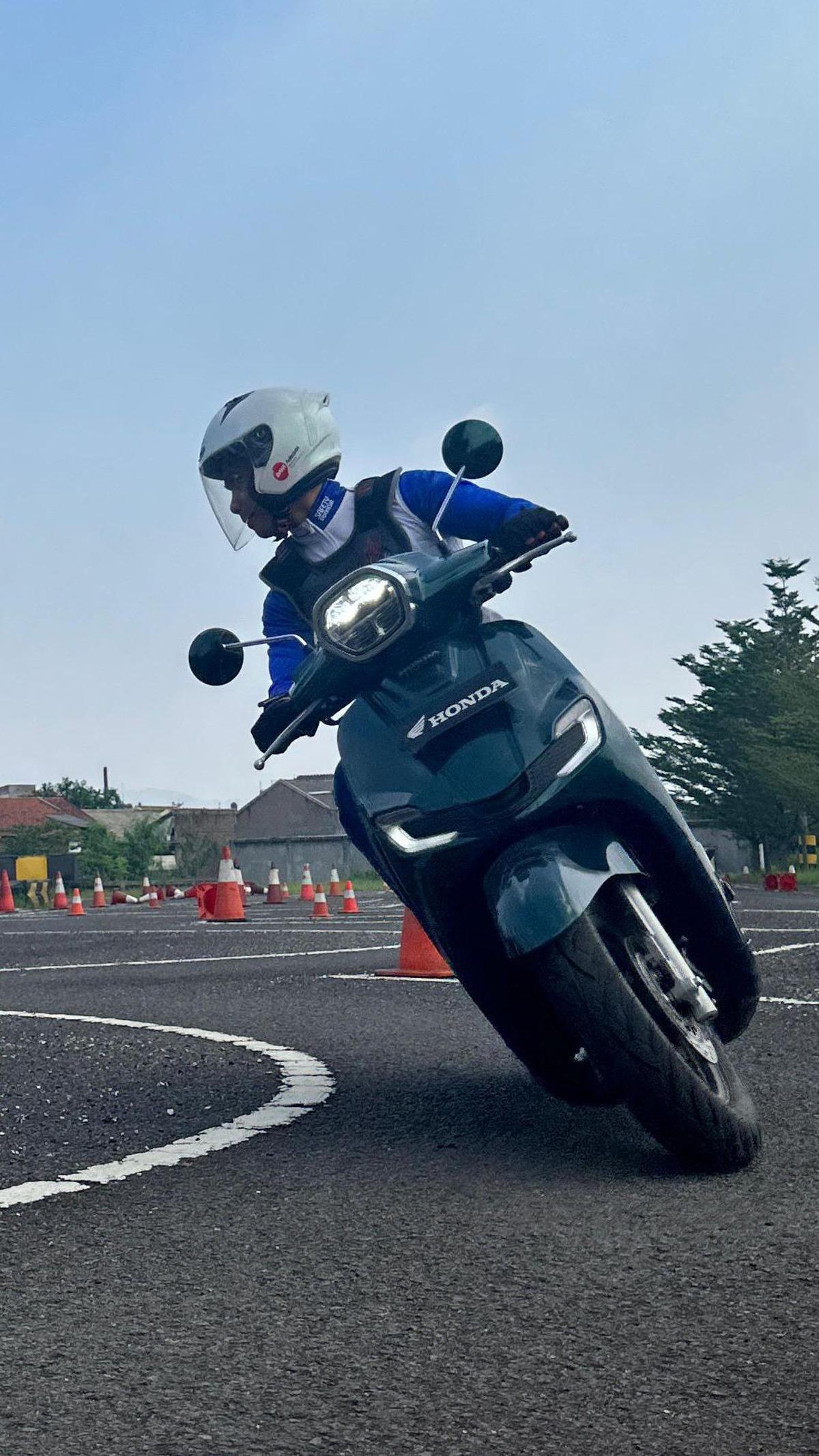 Mengatur Sudut Kemiringan Sepeda Motor