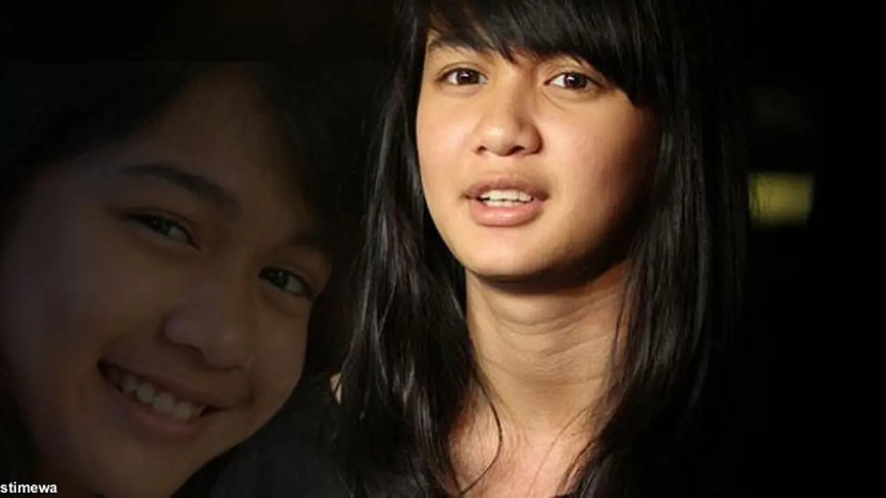 dea-imut-senyum-130303b.jpg