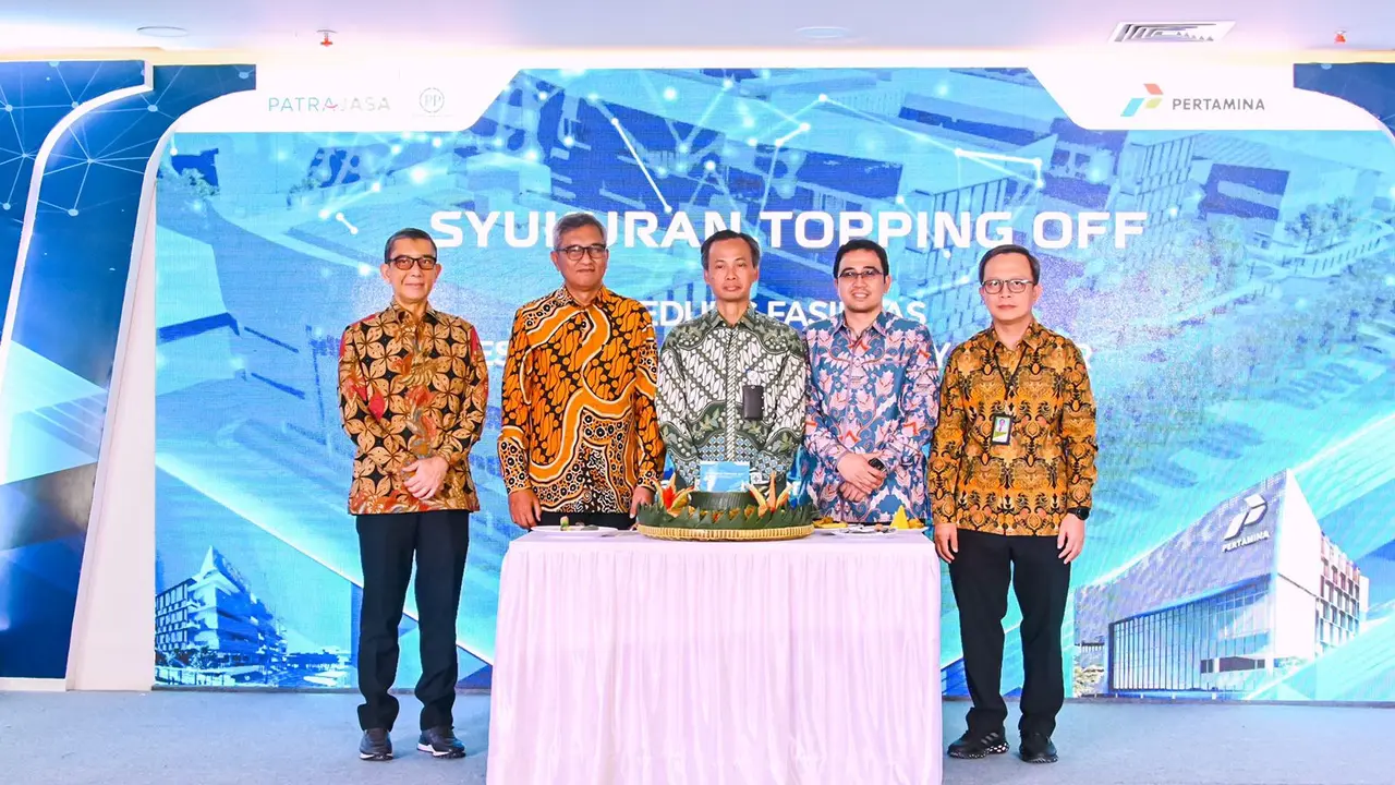 PT Patra Jasa mengadakan kegiatan syukuran atas pengatapan atau topping off untuk fasilitas Research & Technology Center (RTC) Terintegrasi, sekaligus dalam rangka memberikan kado HUT ke 66 PT Pertamina (Persero) pada 6 Desember 2023 (Istimewa)