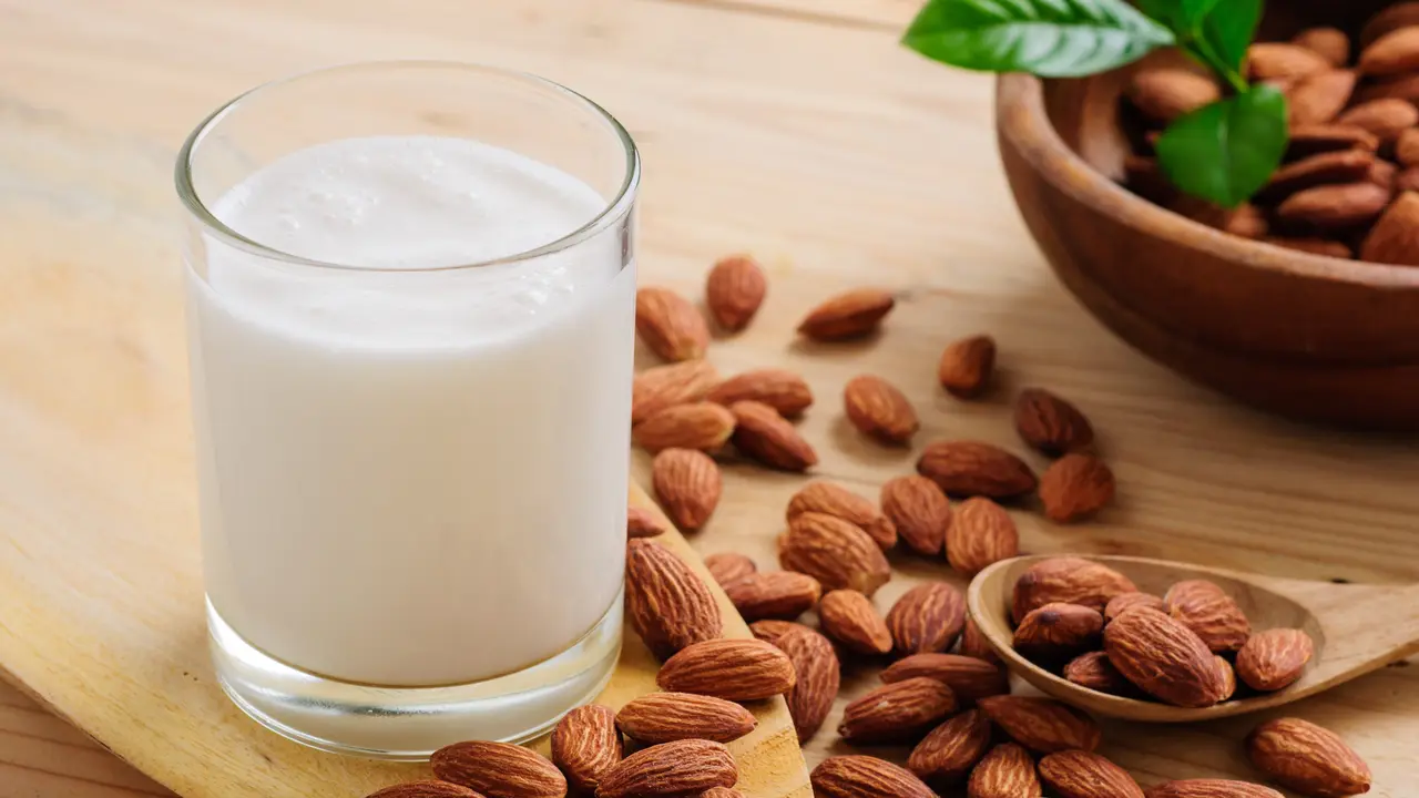 STOK A - 6 Manfaat Susu Almond Untuk Kecantikan, Bikin Kulit Sehat dan Bersinar