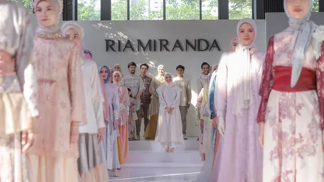 Ria Miranda Konsisten Angkat Tema Minang dalam Koleksi Raya 2023 “Sangsata”