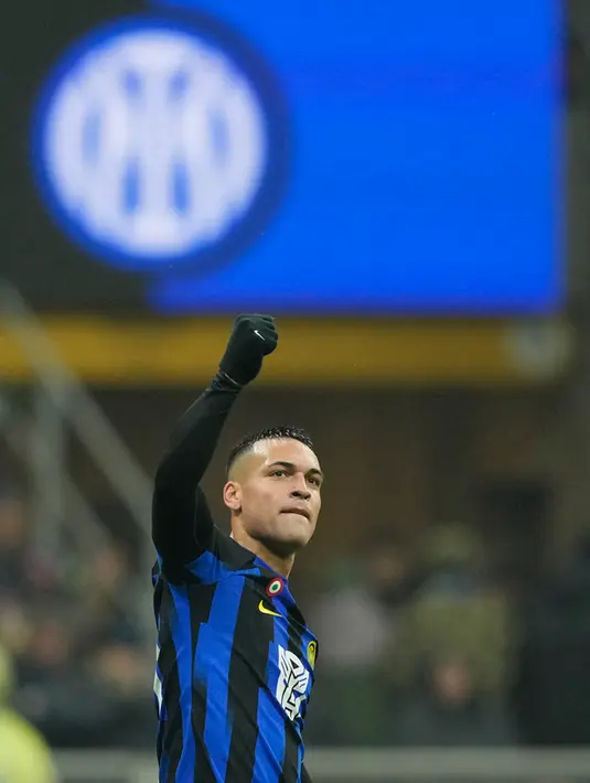 Inter Milan mengganas usai Federico Dimarco mengubah skor jadi 2-0 di menit ke-42 usai manfaatkan umpan Hakan Calhanoglu. (AP Photo/Antonio Calanni)