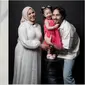 Maternity shoot Asri Faradila istri Megantara, tampil menawan dengan baby bump besar. (sumber: Instagram/@asrifaradila)