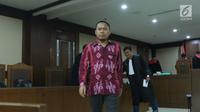 Terdakwa perantara suap pembangunan RSUD Damanhuri, Barabai, TA 2017, Abdul Basit usai sidang putusan di Pengadilan Tipikor, Jakarta, Senin (13/8). Abdul Basit dijatuhi hukuman 4 tahun penjara, denda Rp 200 juta. (Liputan6.com/Helmi Fithriansyah)