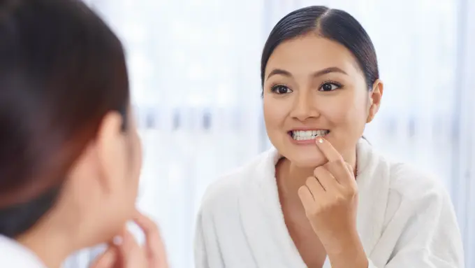 perempuan gigi copot