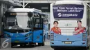 Bus Transjakarta saat berada di halte Ragunan, Jakarta, Kamis (6/10). Pendaftaran layanan bus gratis Transjakarta dibuka sampai dengan tanggal 17 Oktober dan efektif bisa digunakan mulai 1 November 2016. Liputan6.com/Yoppy Renato)