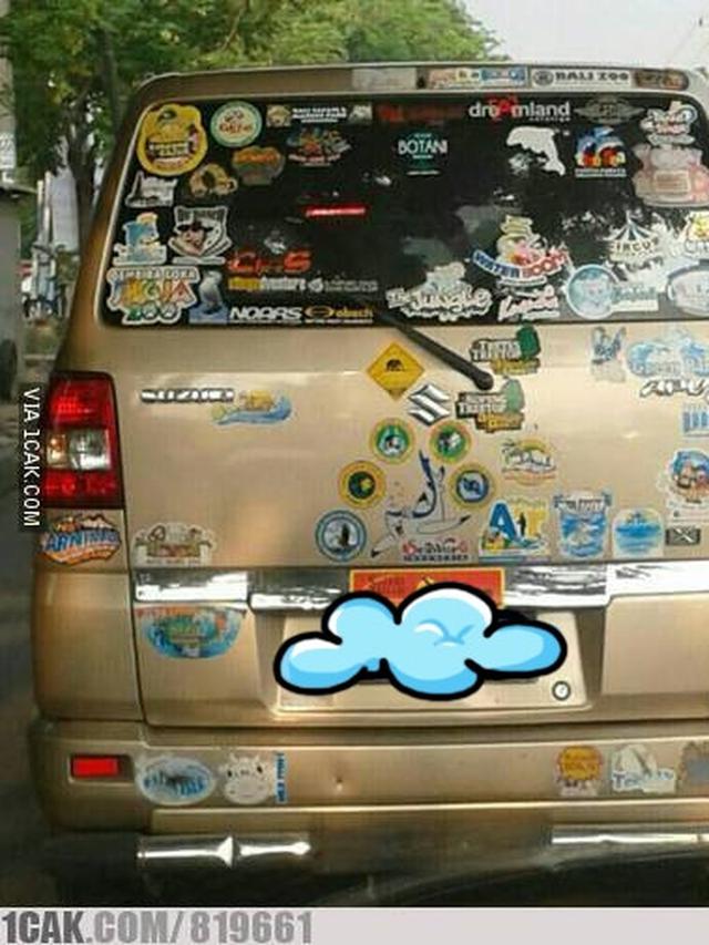 9 Stiker Kendaraan Ini Terlalu Berlebihan, Jadi Pusat Perhatian di Jalan
