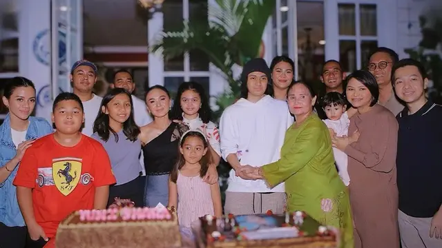 Dihadiri Mantan Suami, Ini 7 Potret Pesta Ulang Tahun Yuni Shara ke-51