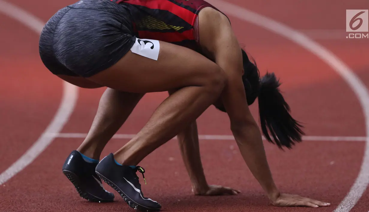 Atlet asal Maluku, Alvin Tehupeiory usai menyelesaikan lomba lari 100 meter putri senior Kejurnas Atletik U18, U20 dan Senior 2019 di Stadion Pakansari, Kab Bogor, Jumat (2/8/2019). Alvin Tehupeiory meraih posisi pertama dengan catatan waktu 11,64 detik. (Liputan6.com/Helmi Fithriansyah)