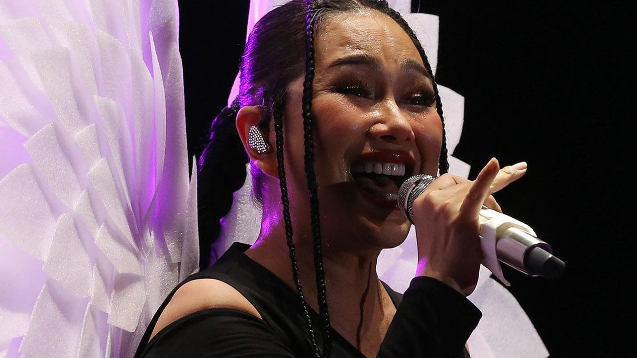 Titi DJ menyajikan penampilan spesial ketika tampil pada hari pertama The 90's Festival.