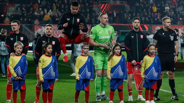 Mees Hilgers - FC Twente Vs Bodo/Glimt di Liga Europa 2024/2025