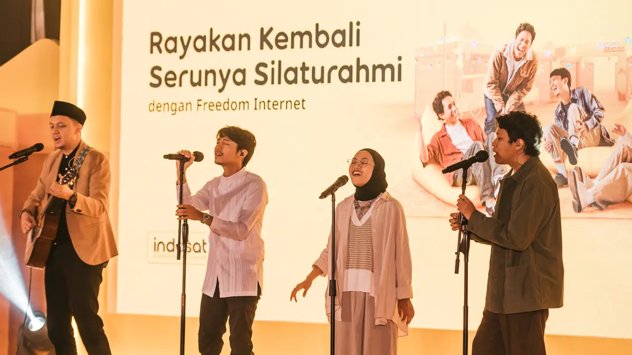 Iga Massardi, Fiersa Besari, Feby Putri dan Hindia nyanyikan lagu "Kembali untuk Mengulang". (Foto: Istimewa)