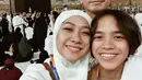 Bunga Citra Ledtari pun mengaku senang bisa menjalani ibadah umrah di pergantian tahun. Buatnya, ini adalah momen yang luar biasa.[instagram/itsmebcl]