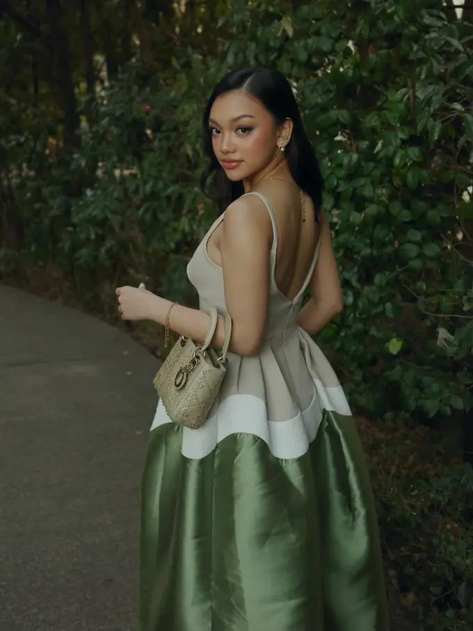 Pesona Princess Modern Naura Ayu dalam Low Back Dress dan Tas Dior Saat Liburan ke Jepang