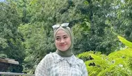 Blouse Plisket Hijau Aksen Kerut (Pinterest)