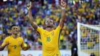Pemain Brasil Renato Augusto usai mencetak gol ke gawang Haiti (Reuters)