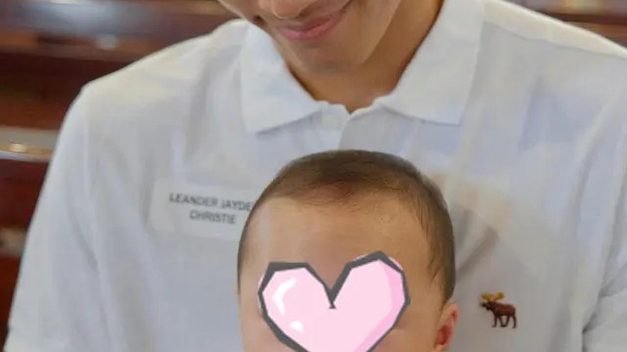6 Potret Jayden Anak Jonatan Christie dan Shanju Dibaptis, Anteng Digendong Ayah