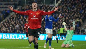 Striker Manchester United, Benjamin Sesko merayakan golnya ke gawang Everton Selasa (24/2/2026) (AP Photo/Ian Hodgson)